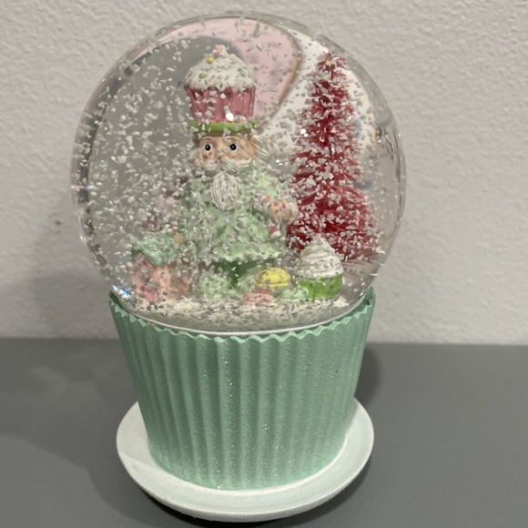 Christmas Cupcake Snow Globe Pastel Colors Musical Candy Land Theme Hoilday - Picture 12 of 14